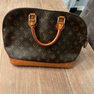 Louis Vuitton handbag- good condition